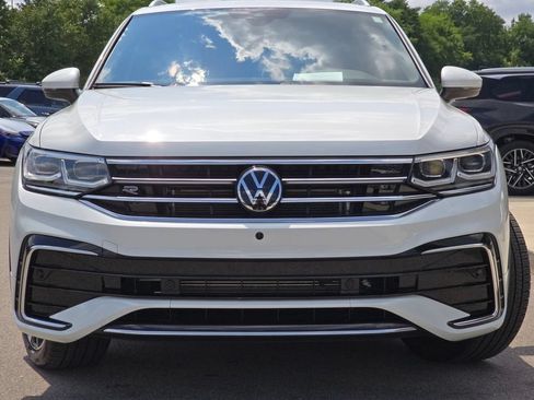 Used 2024 Volkswagen Tiguan SEL R-Line AWD/4WD image 3