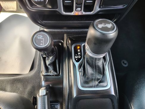 Certified 2024 Jeep Wrangler Sahara w/ Technology Group image 29