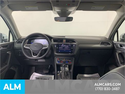 Used 2024 Volkswagen Tiguan SE image 34