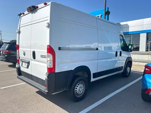 Used 2024 RAM ProMaster 2500 w/ Convenience Group FWD image 2
