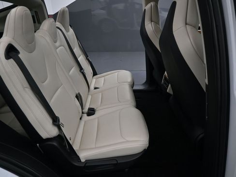 Used 2019 Tesla Model X 100D image 32