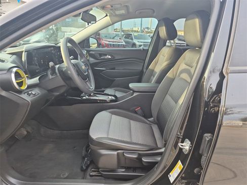 Used 2024 Chevrolet Trax LT image 11