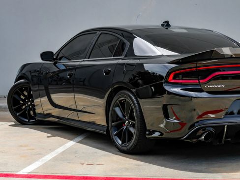 Used 2018 Dodge Charger SRT RWD image 12
