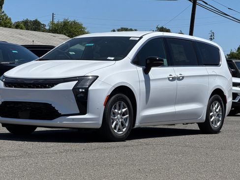 New 2027 Chrysler Pacifica Select FWD image 7