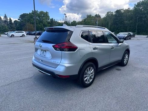 Used 2020 Nissan Rogue SV AWD/4WD image 3