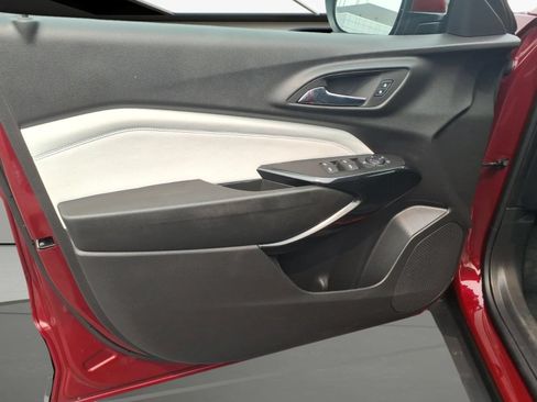 Used 2025 Chevrolet Trax LT w/ LT Convenience Package FWD image 8