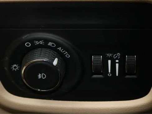 Used 2021 Jeep Grand Cherokee L Limited w/ Luxury Tech Group II image 19