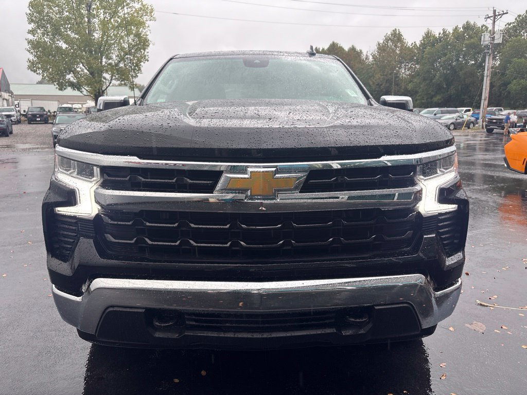 Used 2025 Chevrolet Silverado 1500 LT AWD/4WD image 3