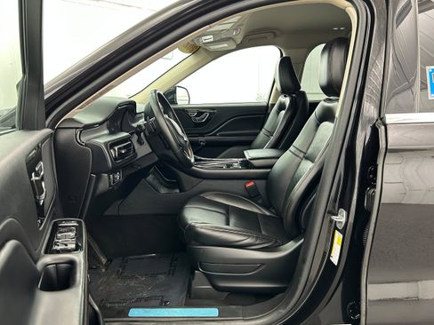 Used 2023 Lincoln Aviator AWD image 4