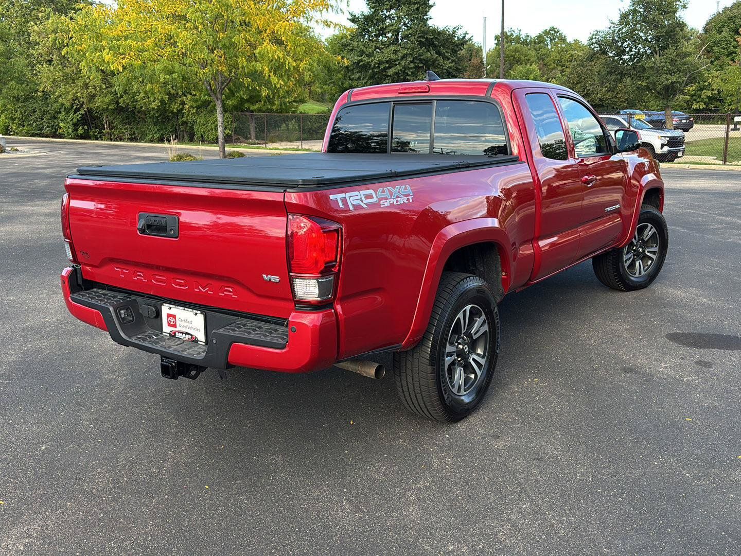 Used 2017 Toyota Tacoma TRD Sport w/ Premium & Technology Package AWD/4WD image 10