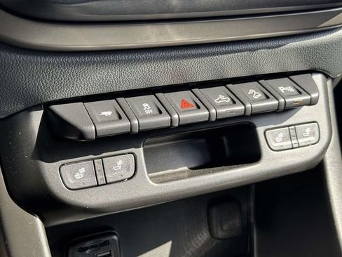 Used 2022 Chevrolet Colorado Z71 AWD/4WD image 19