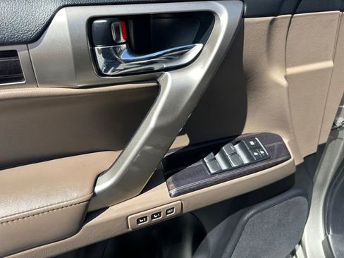 Used 2021 Lexus GX 460 Premium w/ Accessory Package AWD/4WD image 11