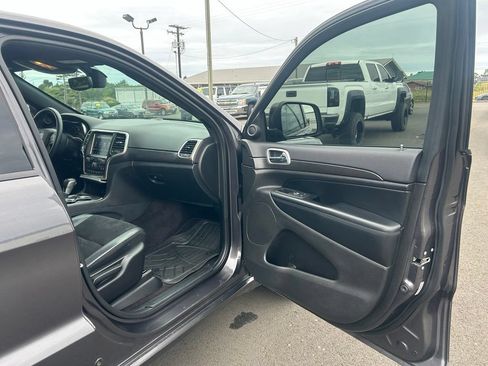 Used 2018 Jeep Grand Cherokee Altitude AWD/4WD image 34
