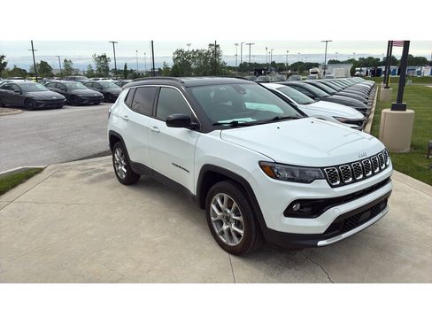 Used 2025 Jeep Compass Limited AWD/4WD image 8