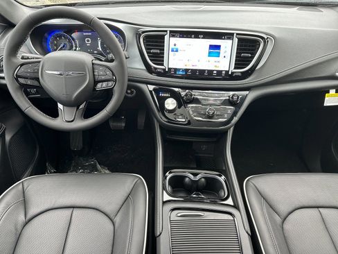 New 2026 Chrysler Pacifica Limited image 13