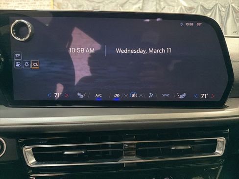 Used 2024 Chevrolet Traverse LT w/ Trailering Package image 20