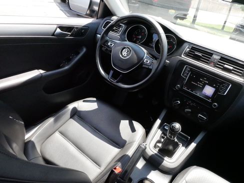 Used 2018 Volkswagen Jetta SE FWD image 9
