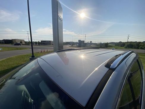 Used 2019 Chrysler Pacifica Touring-L FWD image 3