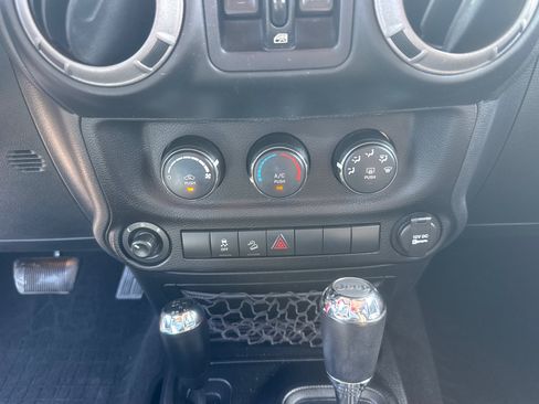 Used 2015 Jeep Wrangler Unlimited Sport w/ Quick Order Package 24S AWD/4WD image 12