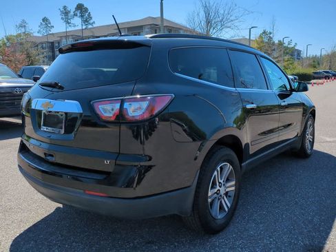 Used 2017 Chevrolet Traverse LT image 6