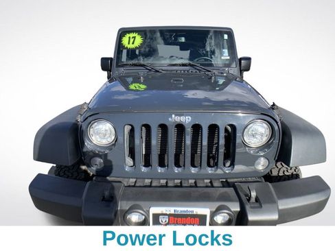 Used 2017 Jeep Wrangler Rubicon w/ Power Convenience Group image 8