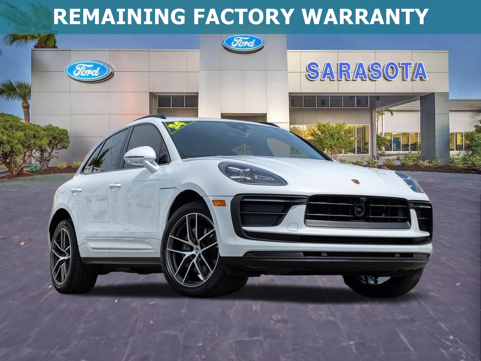 Used 2024 Porsche Macan AWD/4WD image 1