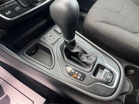 Used 2020 Jeep Cherokee Latitude image 17