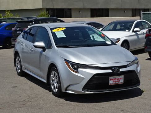 Used 2024 Toyota Corolla LE FWD image 2
