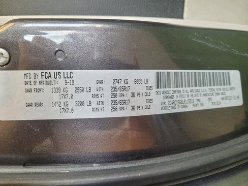 Used 2020 Chrysler Pacifica Touring-L FWD image 33