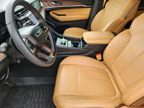 Used 2025 Jeep Grand Cherokee L Summit w/ Obsidian Package AWD/4WD image 13