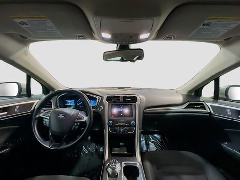 Used 2019 Ford Fusion SE image 16