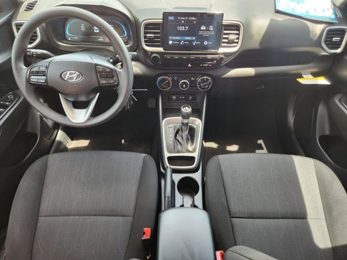 Used 2025 Hyundai Venue SE FWD image 29
