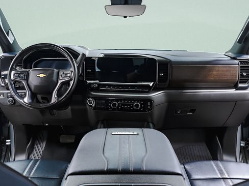 Used 2025 Chevrolet Silverado 3500 High Country w/ High Country Premium Package AWD/4WD image 9