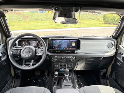 Used 2026 Jeep Wrangler Unlimited Sport AWD/4WD image 19