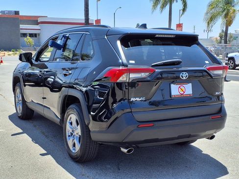 Used 2025 Toyota RAV4 XLE FWD image 4