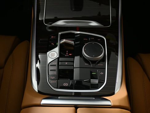 New 2026 BMW X7 xDrive40i w/ M Sport Package AWD/4WD image 24