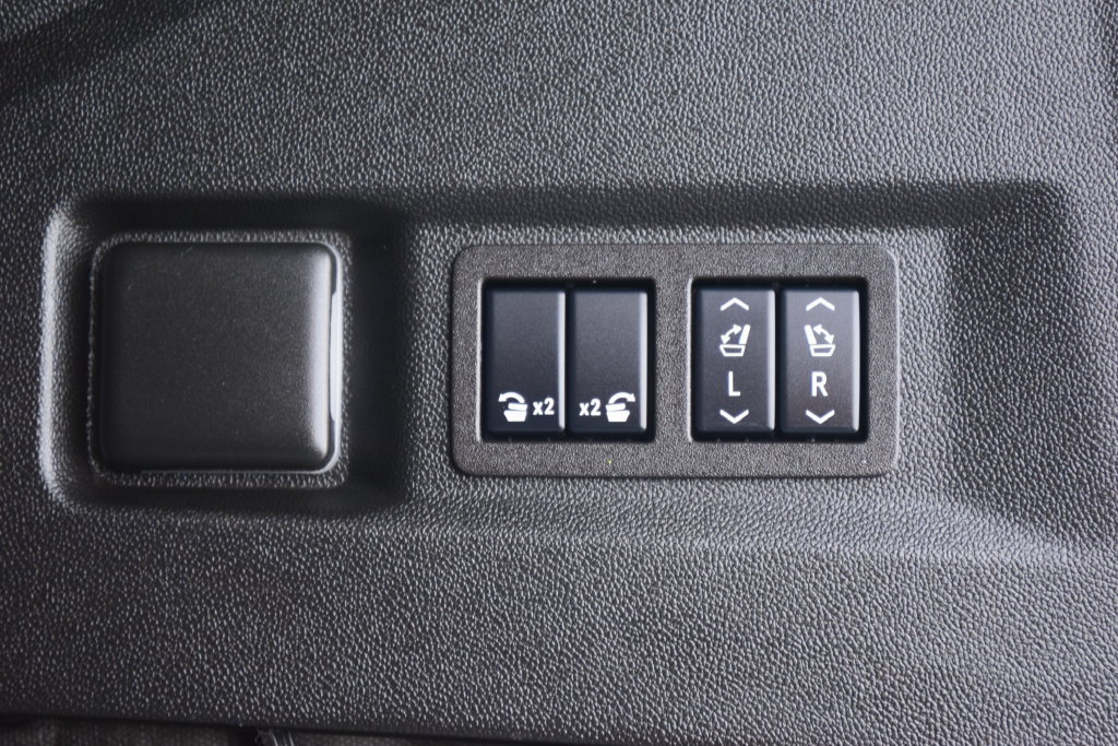 Used 2024 GMC Yukon Denali AWD/4WD image 27