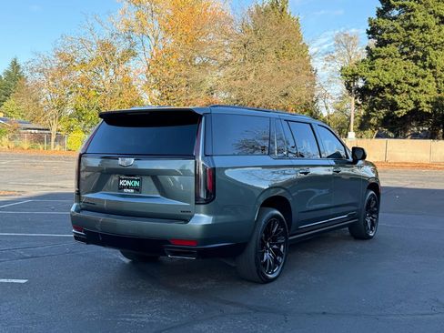 Used 2024 Cadillac Escalade ESV Sport Platinum w/ LPO, ONYX Package image 6