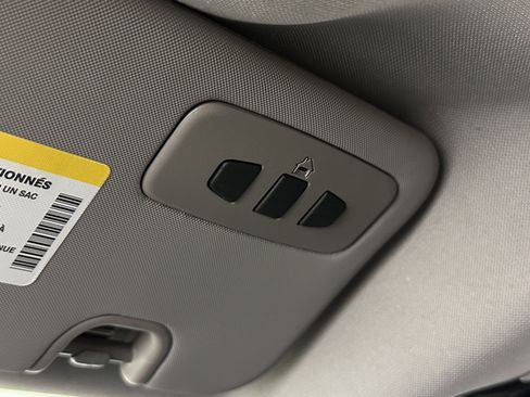 Used 2021 Alfa Romeo Giulia Sprint w/ Sun & Sound Package image 25