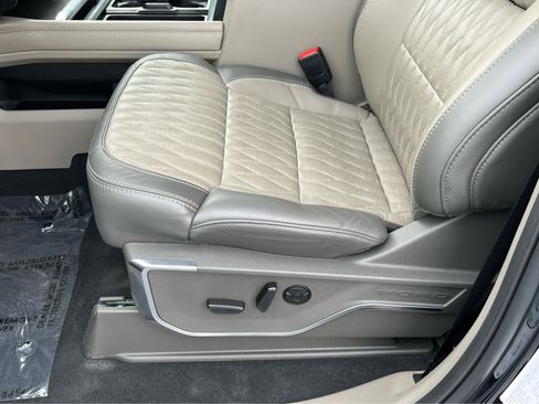 Certified 2025 Ford F450 Platinum w/ Platinum Plus Package AWD/4WD image 32