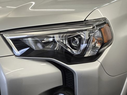 Used 2022 Toyota 4Runner SR5 Premium w/ Moonroof Package RWD image 8