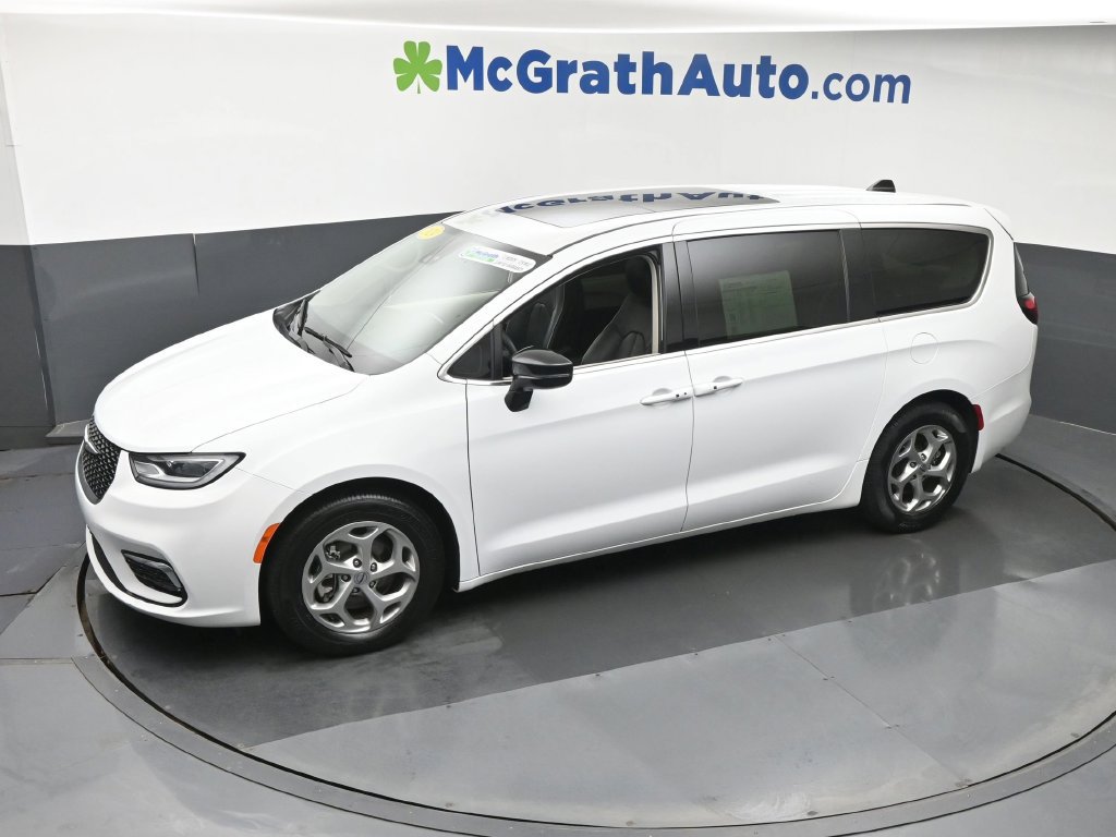 Used 2024 Chrysler Pacifica Limited FWD image 25