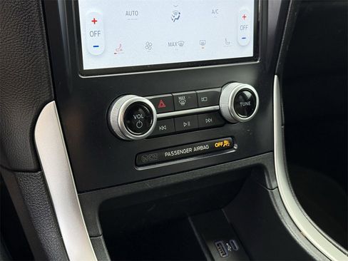 Used 2021 Ford Edge ST-Line image 25