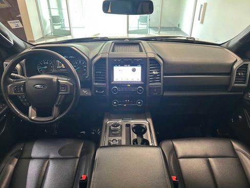 Used 2019 Ford Expedition XLT w/ Equipment Group 201A AWD/4WD image 9