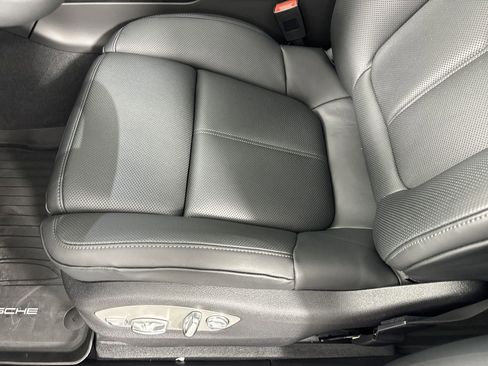 New 2025 Porsche Macan image 14