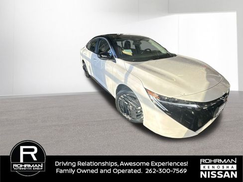 New 2026 Nissan Sentra SR w/ Floor Mat Package image 3