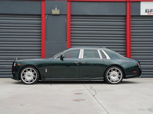 Used 2022 Rolls-Royce Phantom Sedan RWD image 13