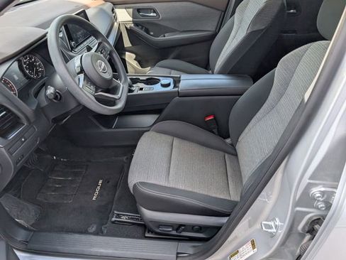 Used 2023 Nissan Rogue SV AWD/4WD image 2