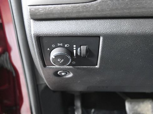 Used 2018 Jeep Grand Cherokee Laredo image 23