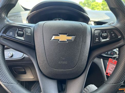 Used 2020 Chevrolet Trax LT w/ LPO, Protection Package AWD/4WD image 21